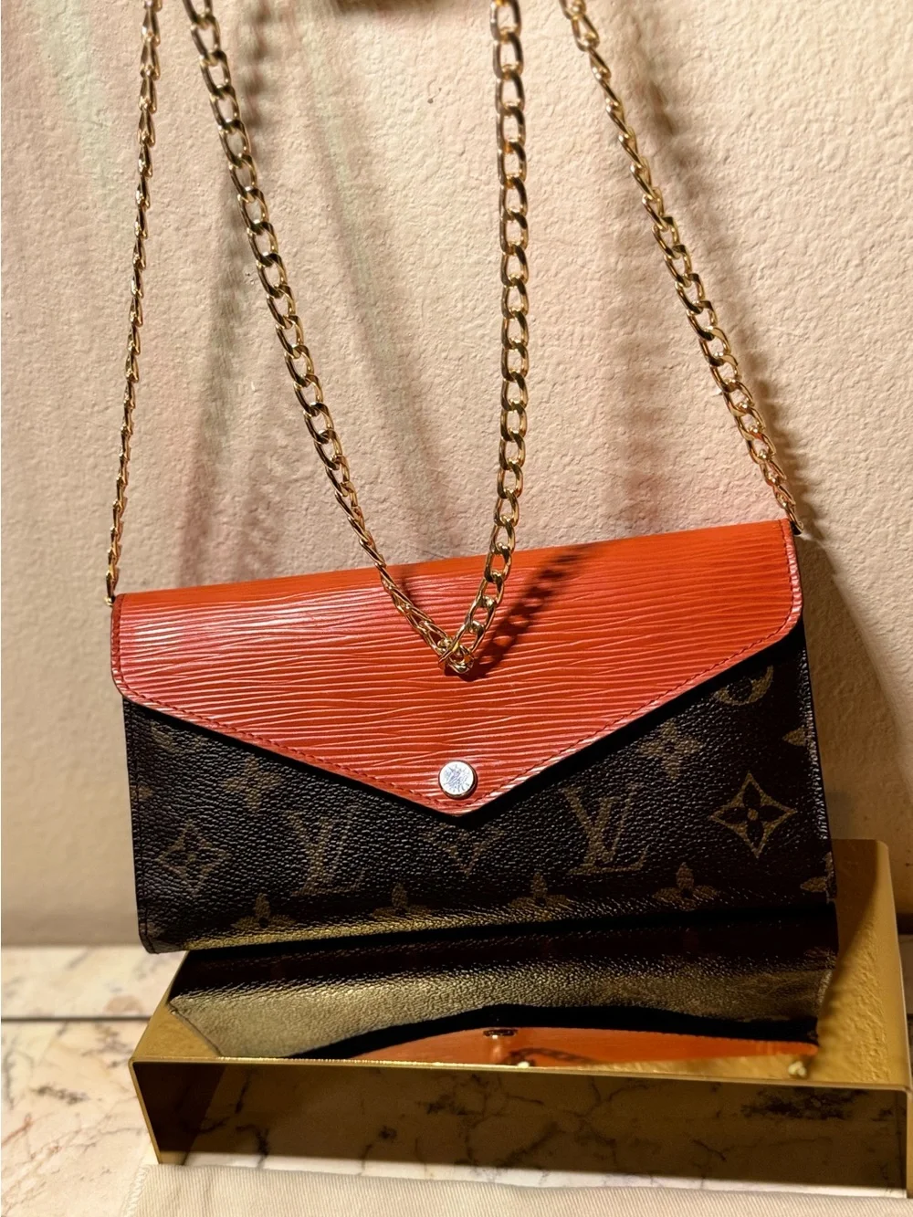 Louis Vuitton Monogram Envelope with Chain - Picture 5 of 15